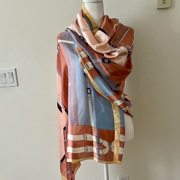 Elegant Multicolor Scarf with Belt Design 36/70 inch - Picture 3 of 11